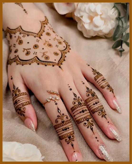 Artistic Blocks And Florals In Khafif Back Hand Khafif (Minimal) Back Hand Mehndi Design